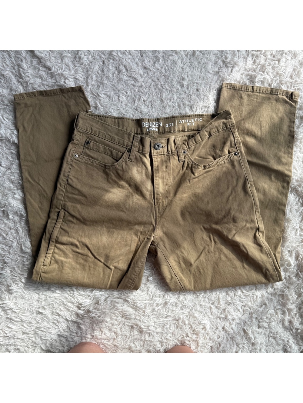 Khaki levis